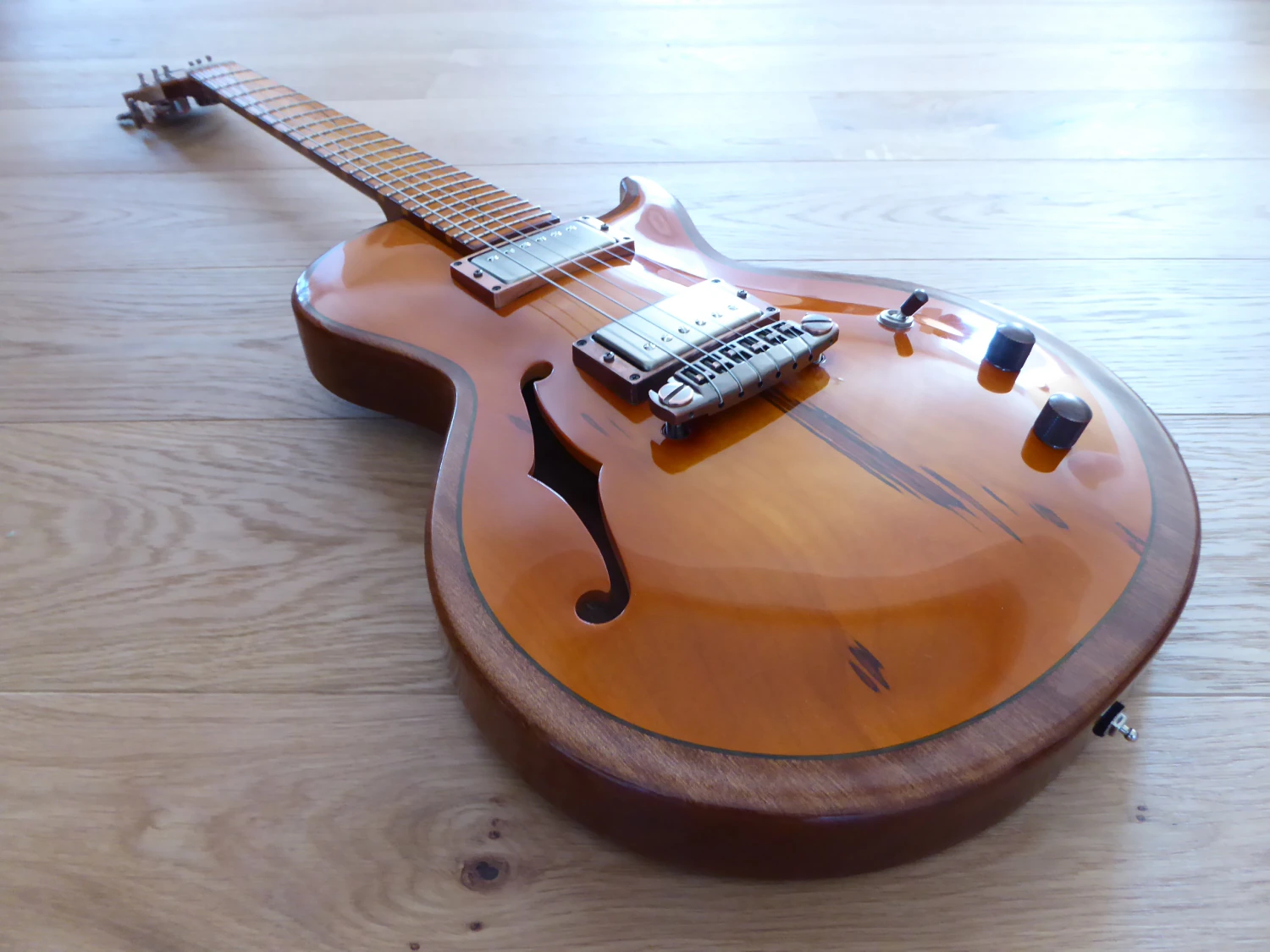 Heier #10 LP Thinline – Detailansicht 2 – Custom E-Gitarre von Heier Guitars bei Dresden und Meißen